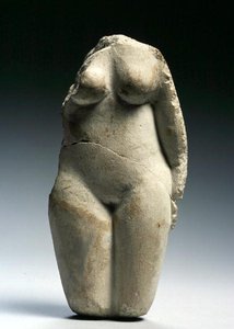 Naishahmo (kalkkikivi) tekijältä Egyptian Ptolemaic Period
