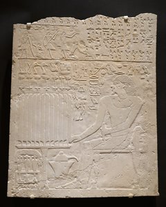 Reliefi Khnumtin haudasta, noin 2345-2184 eaa. (Valkoinen kalkkikivi) tekijältä Egyptian School