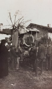 Albumi ensimmäisestä maailmansodasta Friuli-Venezia Giuliassa: valosähköauto, 01-04/1916 (b/w kuva) tekijältä Elena Bianconcini