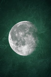 Moody Green Moon tekijältä Ema Paraschiv