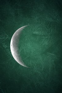 Mystinen vihreä puolikuu tekijältä Ema Paraschiv