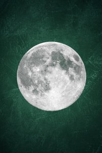 Mystinen vihreä kuu tekijältä Ema Paraschiv