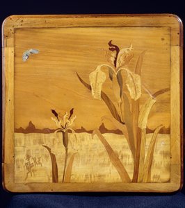 Art nouveau -tyylinen pöytä, Emile Galle (1846-1904), pähkinä, viiluviimeistely ja erilaisia puulajeja, yksityiskohta, Ranska, 1900-luku tekijältä Emile Galle