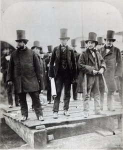 (L-R) John Scott Russell, Henry Wakefield, Isambard Kingdom Brunel ja Lord Derby SS Great Easternin laukaisussa tekijältä English Photographer