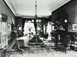 18 Addison Road: salonki, 1890 tekijältä English Photographer