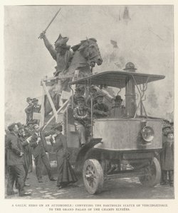 Gallialainen sankari autossa kuljettamassa Vercingetorixin Bartholdin patsaan Champs Elysees