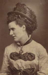 Ada Cavendish tekijältä English Photographer
