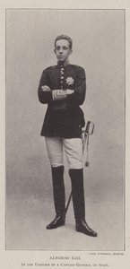 Alfonso XIII Espanjan kenraalikapteenin univormussa tekijältä English Photographer
