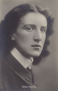 Alfred Bierling, muusikko tekijältä English Photographer