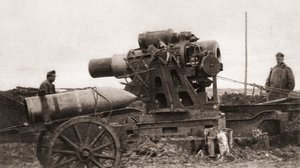 Ensimmäisen maailmansodan aikana käytetty itävaltalainen jättiläinen piirihaubitsa ja sen kuori, The Illustrated War News, 1915 tekijältä English Photographer