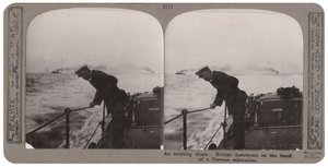Jännittävä takaa-ajo. Brittihävittäjät saksalaisen sukellusveneen jäljillä (stereoskooppinen tuloste) tekijältä English Photographer