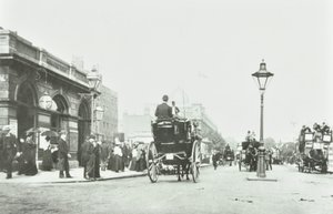 Baker Streetin asema, Marylebone Road, Westminster LB: katso itään Baker Streetin kautta, 1895 tekijältä English Photographer