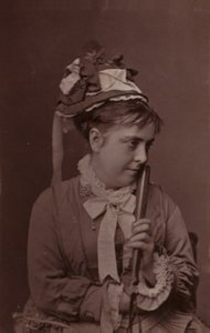 Bella Goodall tekijältä English Photographer