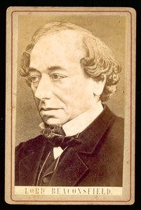 Benjamin Disraeli, Lord Beaconsfield, muotokuva (m/w kuva) tekijältä English Photographer