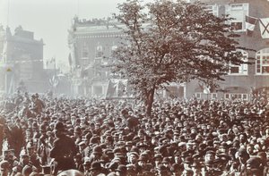 Blackwall Tunnel: väkijoukkoja seremoniallisessa avajaisissa, 1897 tekijältä English Photographer