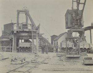 Blackwall-tunneli: kuilu ja työntekijät tunnelin rakentamisen aikana, 1893 tekijältä English Photographer