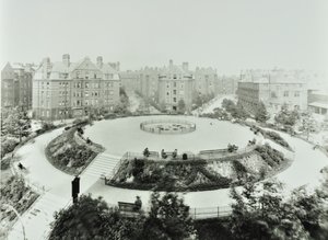 Boundary Estate: Arnold Circus, näkymä julkisiin puutarhoihin ja asuntoihin, Lontoo tekijältä English Photographer