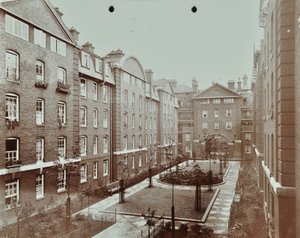 Bourne Estate: muodollinen sisäpihan puutarha, Lontoo tekijältä English Photographer