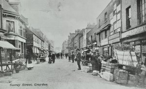 Britannia, Surrey Street, Croydon: Street Market, 1890 tekijältä English Photographer
