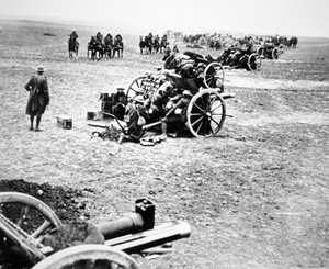 Brittiläiset 18-pounder-kenttätykit toiminnassa länsirintamalla. tekijältä English Photographer