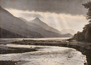 Synkkä myrsky Glencoen Papin yllä (värillinen kuva) tekijältä English Photographer