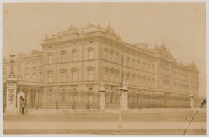 Buckinghamin palatsi, 1876 tekijältä English Photographer