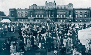 Buckinghamin palatsin puutarhajuhlat, 1911 tekijältä English Photographer