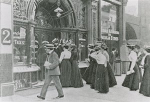 Buckinghamin palatsin puutarhajuhlat, 1911 tekijältä English Photographer