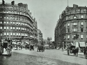 Charing Cross, Westminster LB: Northumberland Avenue Trafalgar Squarelta ja Charing Cross, 1890 tekijältä English Photographer