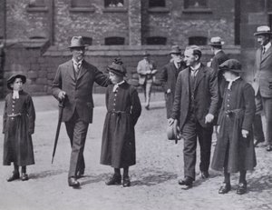 Chethamin sairaala ja kirjasto, Manchester: Kenraali Smutsin vierailu, 7. heinäkuuta 1919 (m/v kuva) tekijältä English Photographer