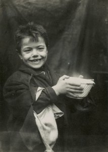 Lasten köyhyys, Lontoo tekijältä English Photographer