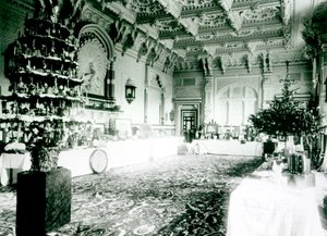 Joulupöydät Durbar-huoneessa Osborne Housessa, 1900 tekijältä English Photographer