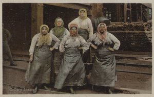Colliery Lasses (värikuva) tekijältä English Photographer