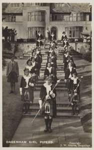 Dagenham Girl Pipers, Essex (m/w kuva) tekijältä English Photographer