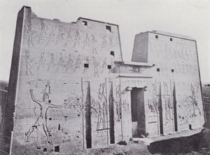 Egypti: Edfun temppelin pylväs (m/w kuva) tekijältä English Photographer