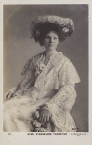 Evangeline Florence, amerikkalaissyntyinen brittiläinen sopraano tekijältä English Photographer
