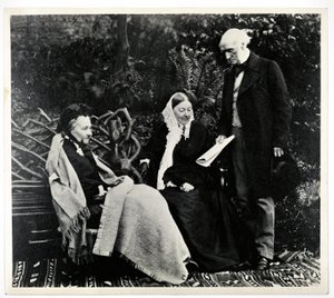 Florence Nightingale, Parthenope, Lady Verney ja Sir Harry Verney Claydon Housessa tekijältä English Photographer