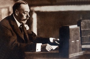Yrjö V lähettää jouluviestinsä Britannian kansainyhteisölle ja imperiumille. tekijältä English Photographer