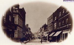 Godalming High Street, Surrey, n. 1900 (seepiavalokuva) tekijältä English Photographer