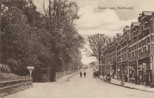 Green Lane, Northwood, prop de Londres (foto b/n) finlandès tekijältä English Photographer