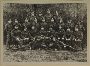 Ryhmämuotokuva, mahdollisesti Leicester Royal Horse Artillery, 1914-15 tekijältä English Photographer