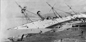 Hongkongin taifuuni ajoi maihin H.M. Sloop Phoenixin, kuvitus The Graphic -lehdestä, 27. lokakuuta 1906. tekijältä English Photographer