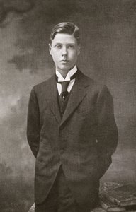 HRH Prince Edward, The Year 1912 -julkaisusta, julkaistu Lontoossa 1913 tekijältä English Photographer