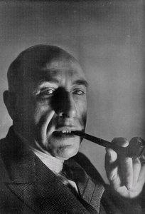 Harry Price tekijältä English Photographer