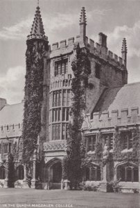 Quadrangle Magdalen Collegessa tekijältä English Photographer