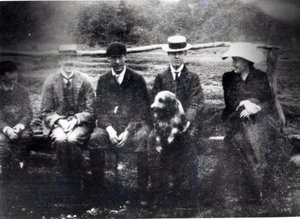 James ja Lytton Strachey Thobyn, Adrianin ja Virginia Stephenin kanssa Frithamissa, Hampshiressa, 1901 tekijältä English Photographer