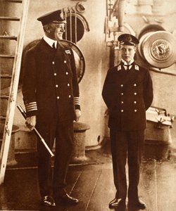 Kuningas Edward VIII Midshipmanina H.M.S. Hindustan, 1910 tekijältä English Photographer