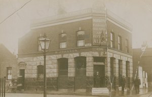 Lads of the Village, Mary Anne Street, Stepney, Lontoo tekijältä English Photographer