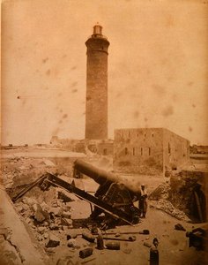 Majakkalinnoitus Aleksandrian pommituksen jälkeen tekijältä English Photographer