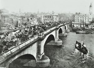 London Bridge: hevosten vetämä liikenne sillalla, 1895 tekijältä English Photographer